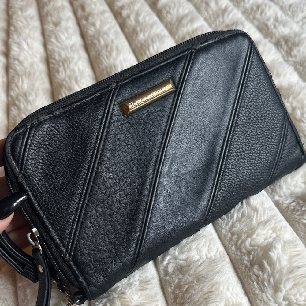 Enzo Angiolini Black Geometric Wristlet
